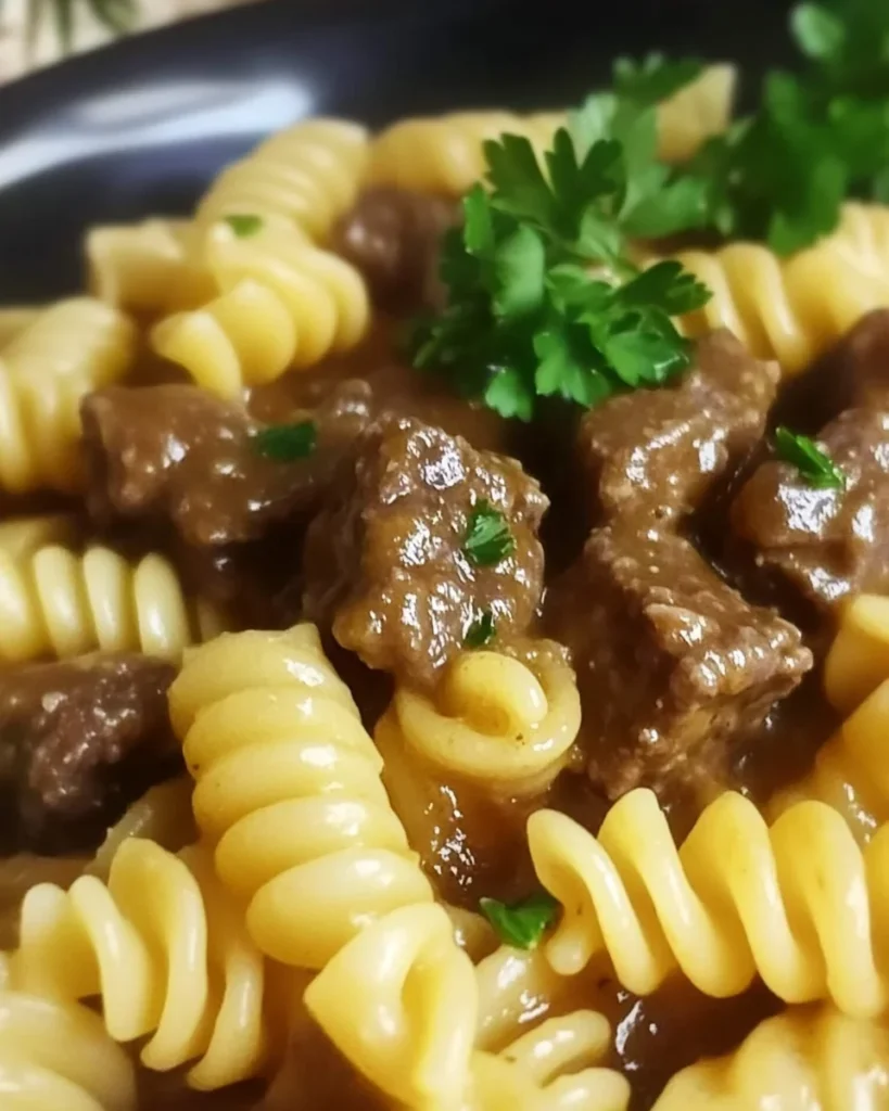 Slow Cooker Creamy Garlic Beef Pasta